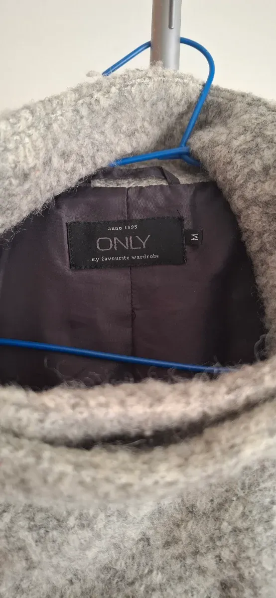 Abrigo gris ONLY rizo