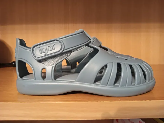 Sandalias Unisex Piscina Verano.
Talla 23