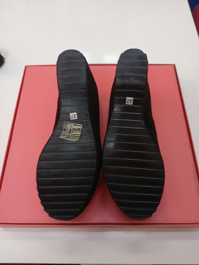 Zapatos Les Lolitas Ante Negro T-Strap Tacón