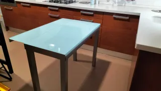 Mesa de cocina extensible y 2 sillas