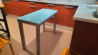 Mesa de cocina extensible y 2 sillas