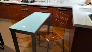 Mesa de cocina extensible y 2 sillas