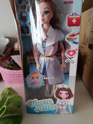 Muñeca Nurse Sister en caja
