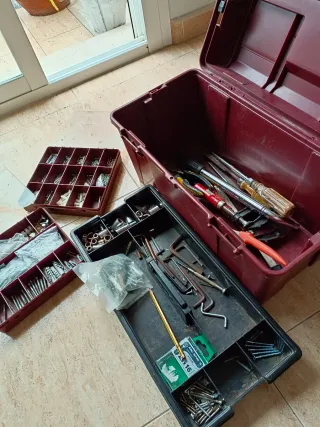 Caja de herramientas con accesorios