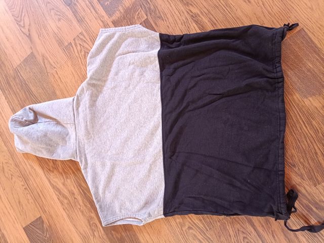 Felpa smanicata con cappuccio