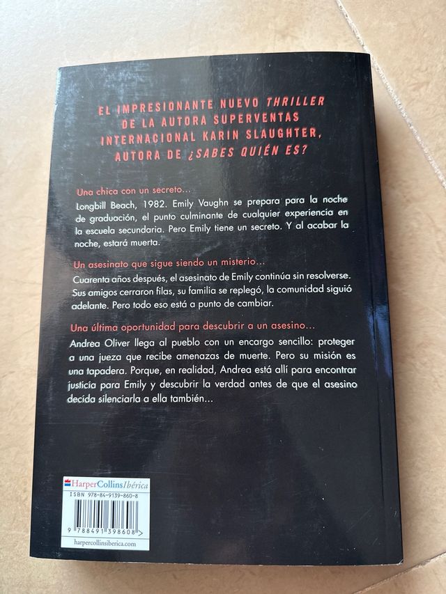La chica olvidada. Una pequeña ciudad oculta un...