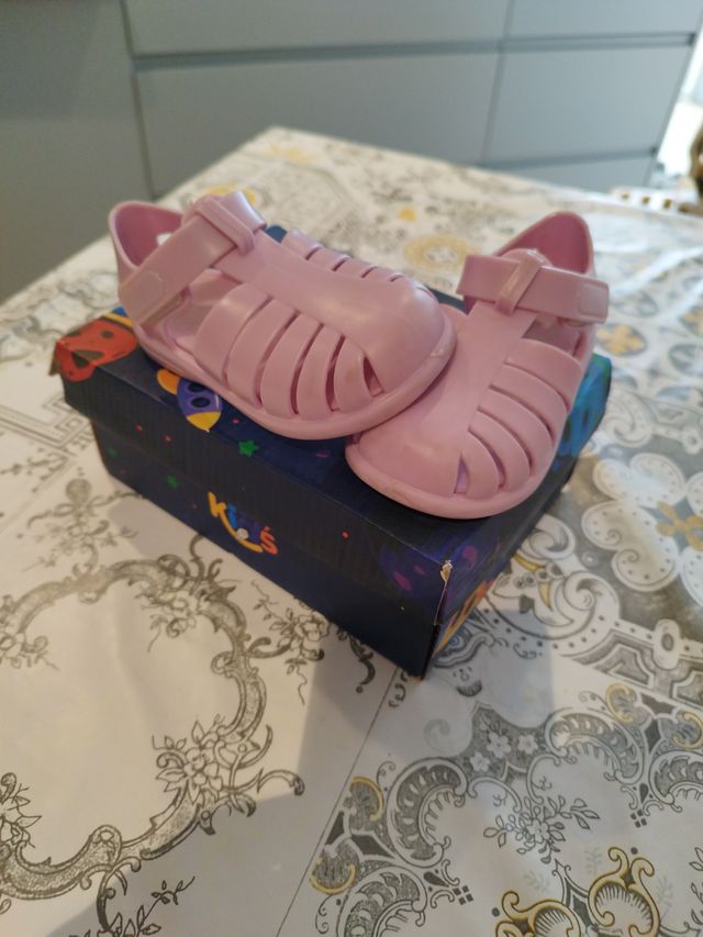 Sandalias cangrejeras lilas T.23