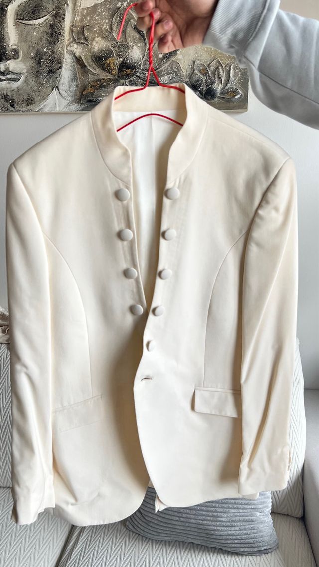 Traje de novio beige