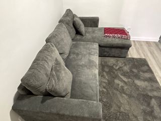 Sofá chaise longue gris tela