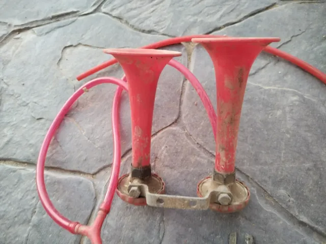 Bocina de aire doble roja