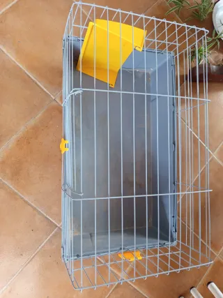 Jaula para cobayas gris y amarilla