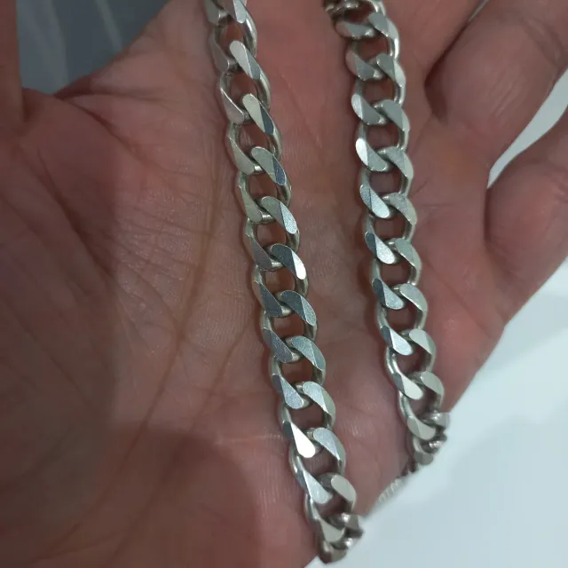Cadena de plata estilo cubano