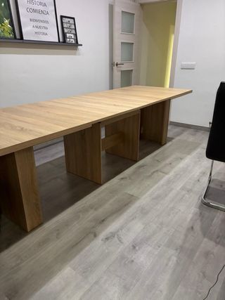Mesa de comedor de madera