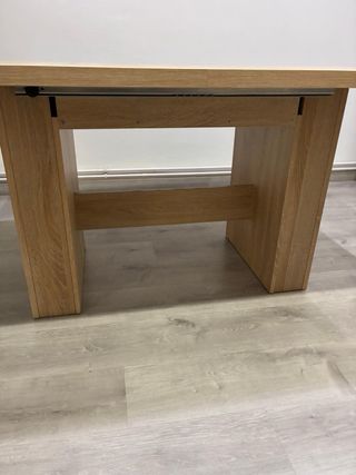 Mesa de comedor de madera