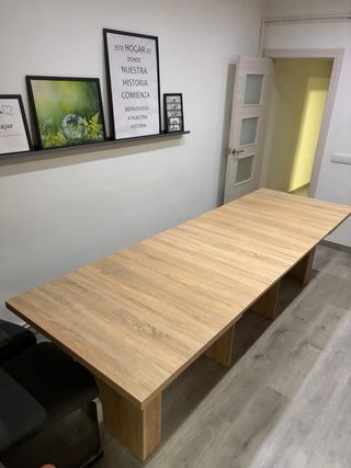 Mesa de comedor de madera