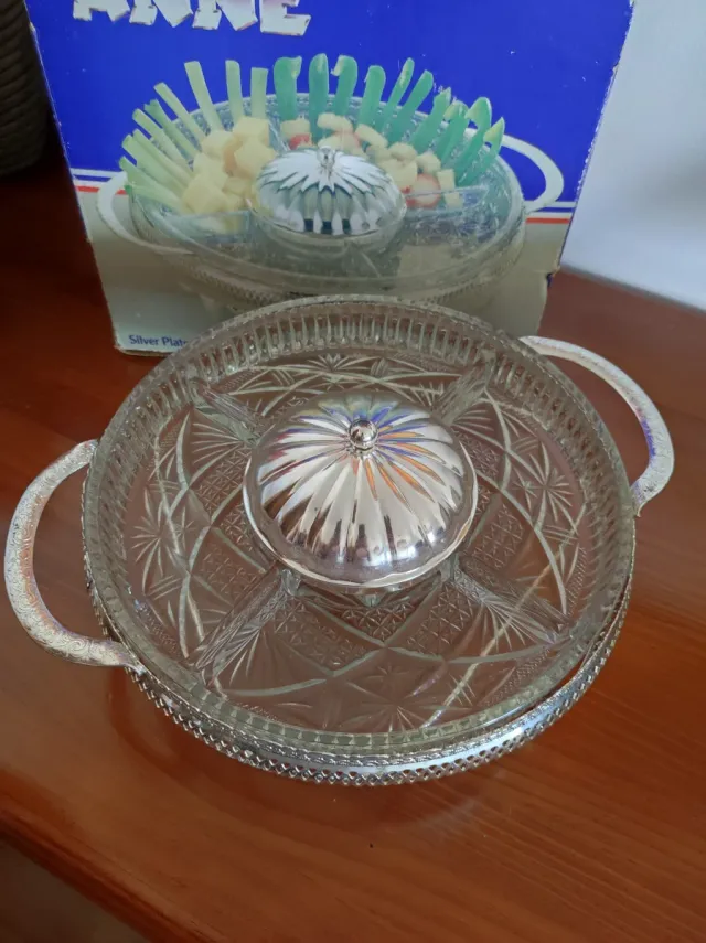 Centro de mesa plateado y cristal