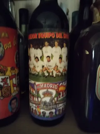 Bottiglie di vino commemorative del Real Madrid e selecci