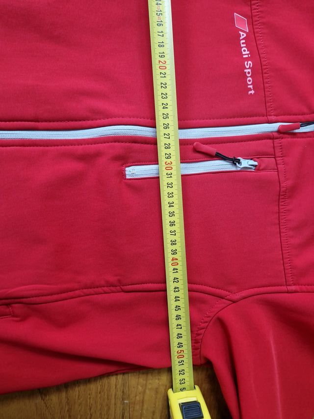 Chaqueta Audi Sport Roja