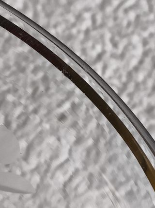 FLORERO, JARRON DE CRISTAL CON DETALLES DORADOS