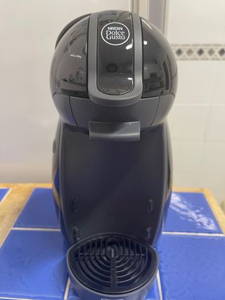 Cafetera Dolce Gusto DeLonghi Negra cápsulas regal