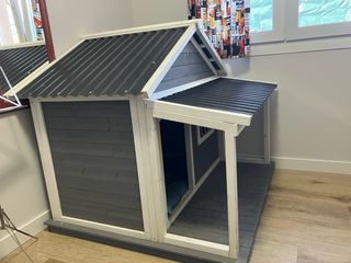 Caseta de madera para perro mediano