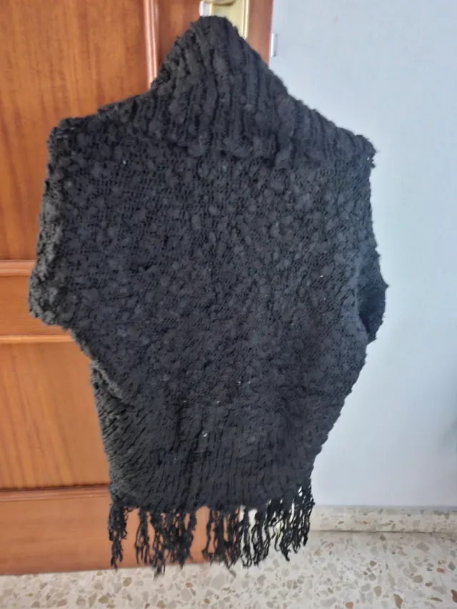 Chaqueta punto flecos negra talla única