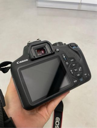 Cámara Canon EOS 2000D + Objetivo 18-55mm