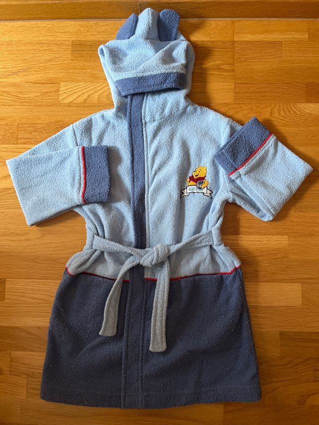 Bata infantil Winnie Pooh con capucha Talla 5