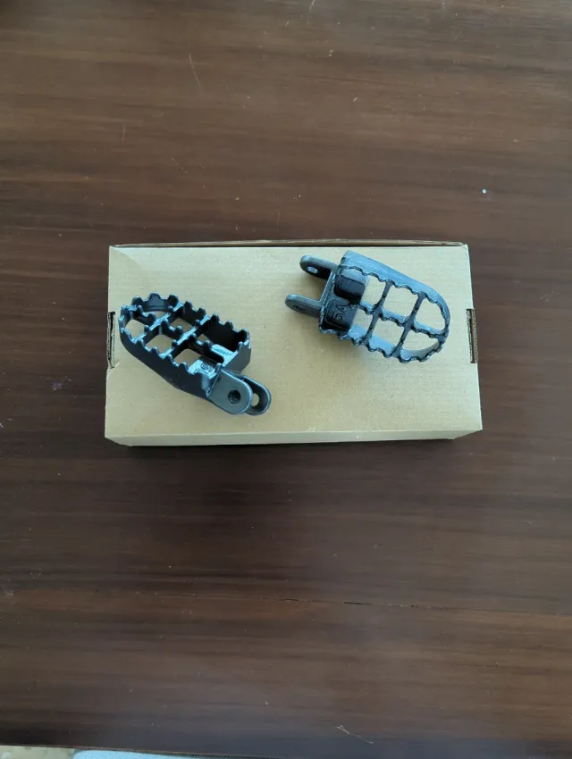 ESTRIBERAS DE MOTO, REPOSAPIES. Nuevas a estrenar