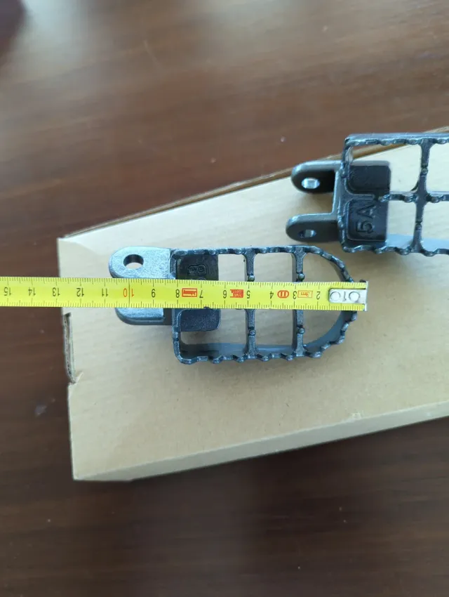 ESTRIBERAS DE MOTO, REPOSAPIES. Nuevas a estrenar