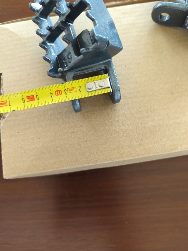 ESTRIBERAS DE MOTO, REPOSAPIES. Nuevas a estrenar