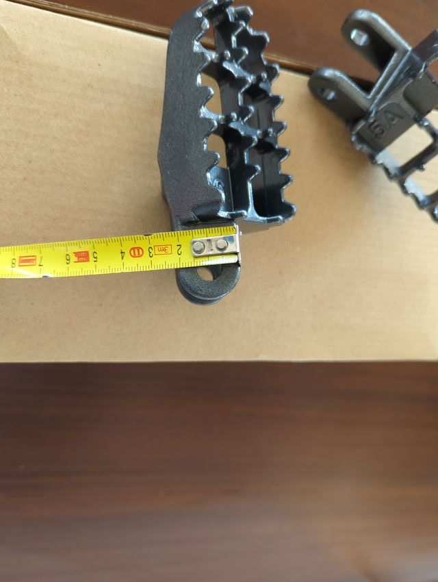 ESTRIBERAS DE MOTO, REPOSAPIES. Nuevas a estrenar