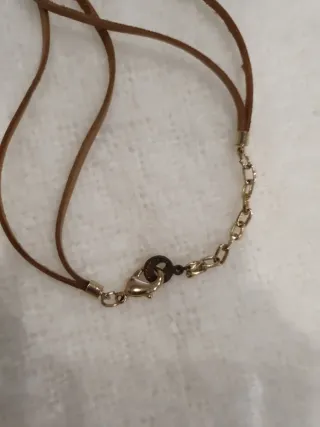 4 Collares Largos Beige y Dorado.