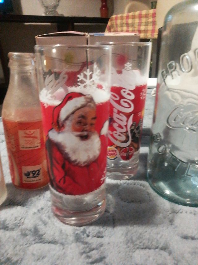 Lote de botellas y caja decorativa