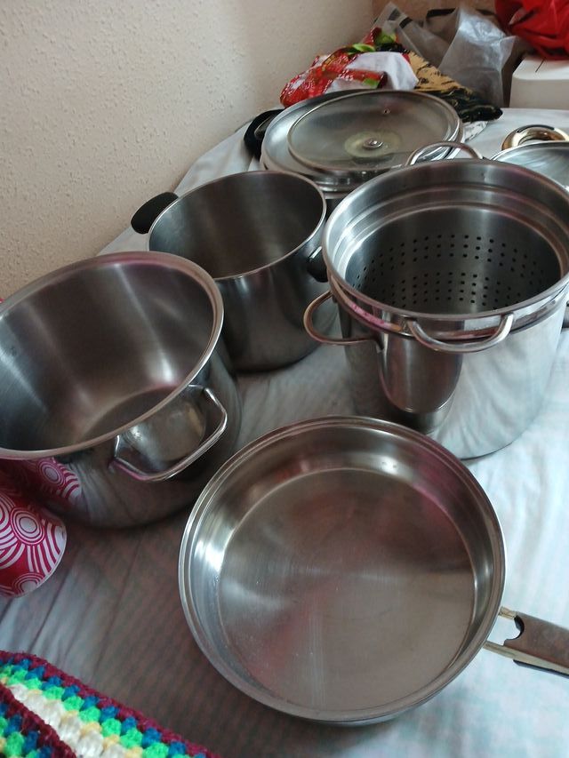 Lote.Batería 7 piezas acero una con escurridor.