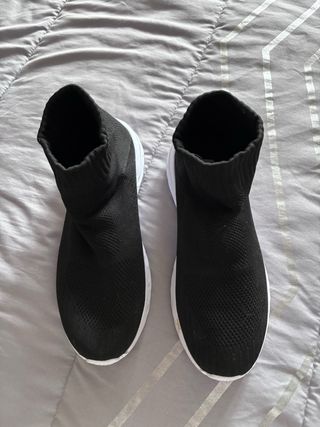 Playeras tipo calcetín negras y blancas