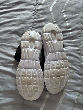 Playeras tipo calcetín negras y blancas