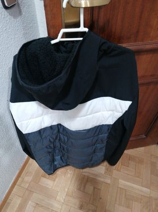 Cazadora Mountain Plumas Negra y Blanca XL