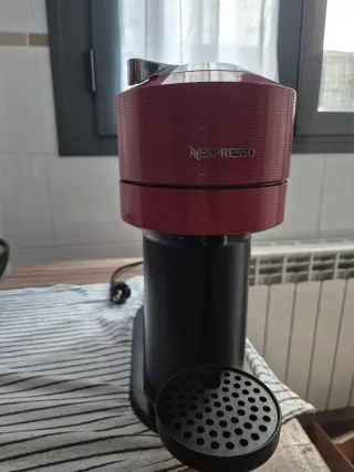 Cafetera Nespresso Vertuo Roja