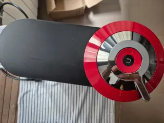 Cafetera Nespresso Vertuo Roja