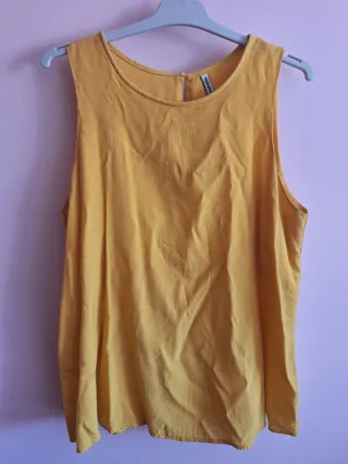 Blusa sin mangas color mostaza