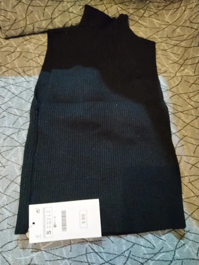 Top negro cuello alto talla S