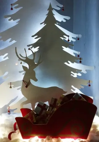 Trineo Navideño Rojo con Adornos Dorados