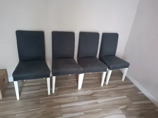 Juego de 4 sillas grises con patas blancas