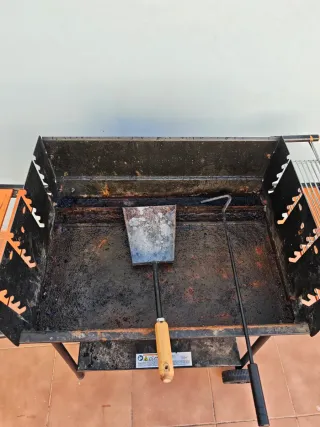 Barbecue a carbonella con ruote