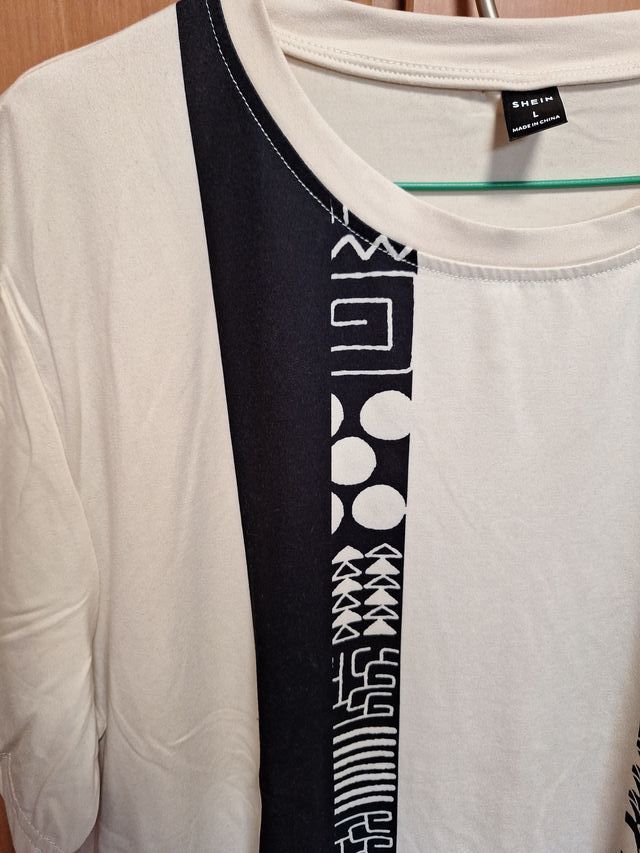 Camiseta Estampada Beige y Negra Talla L