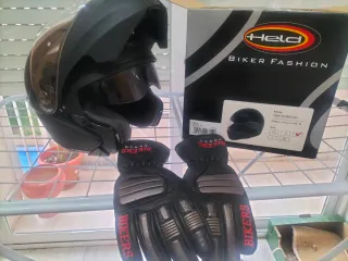 Casco y guantes de moto Held