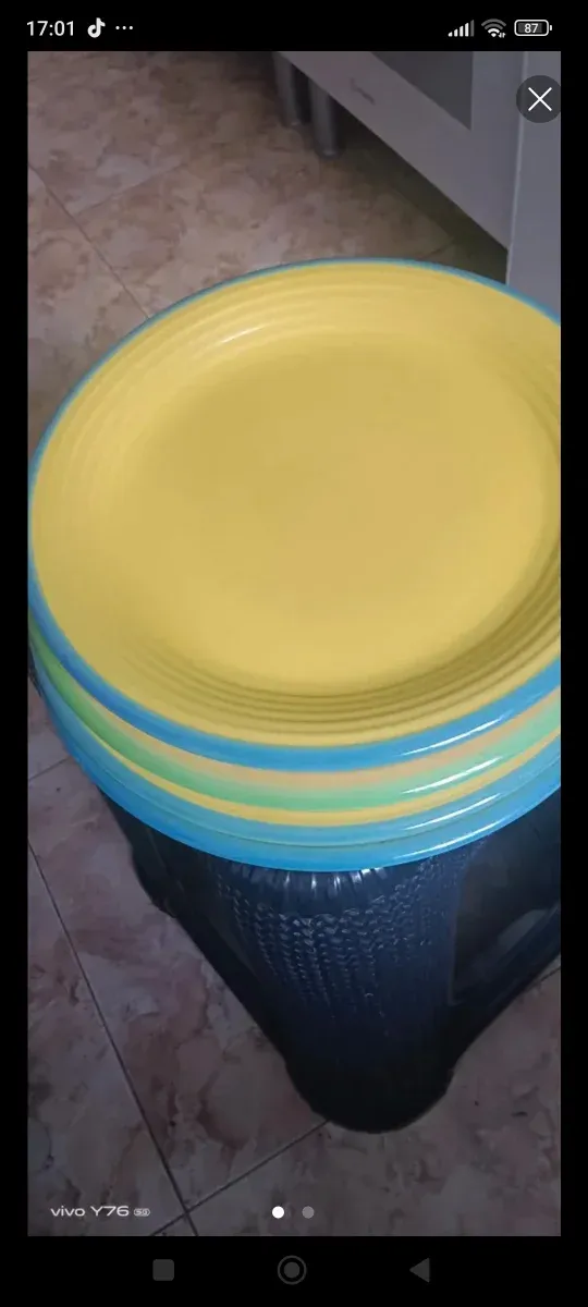 Juego de platos de plástico