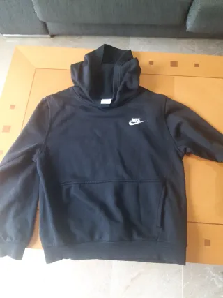 Sudadera Nike niño negra. 147-158 cm.
