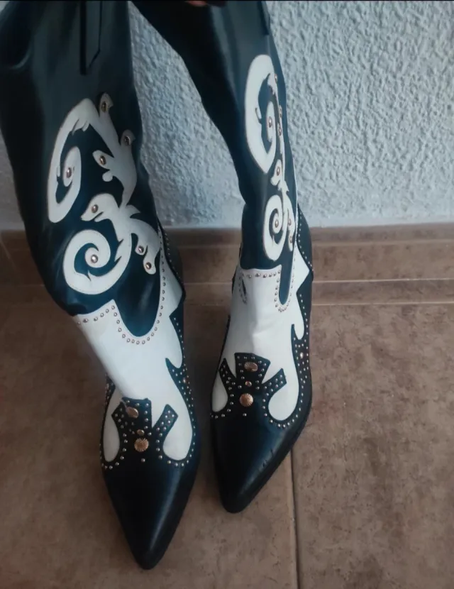 Botas Cowboy Exclusivas Paris Talla 37 con tachuel